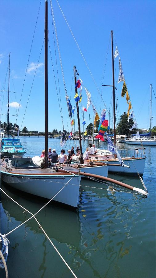 The Boatshed Waterfront B&B ポート・フェアリー エクステリア 写真