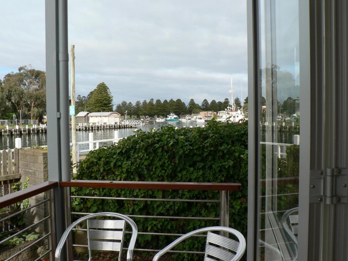 The Boatshed Waterfront B&B ポート・フェアリー エクステリア 写真